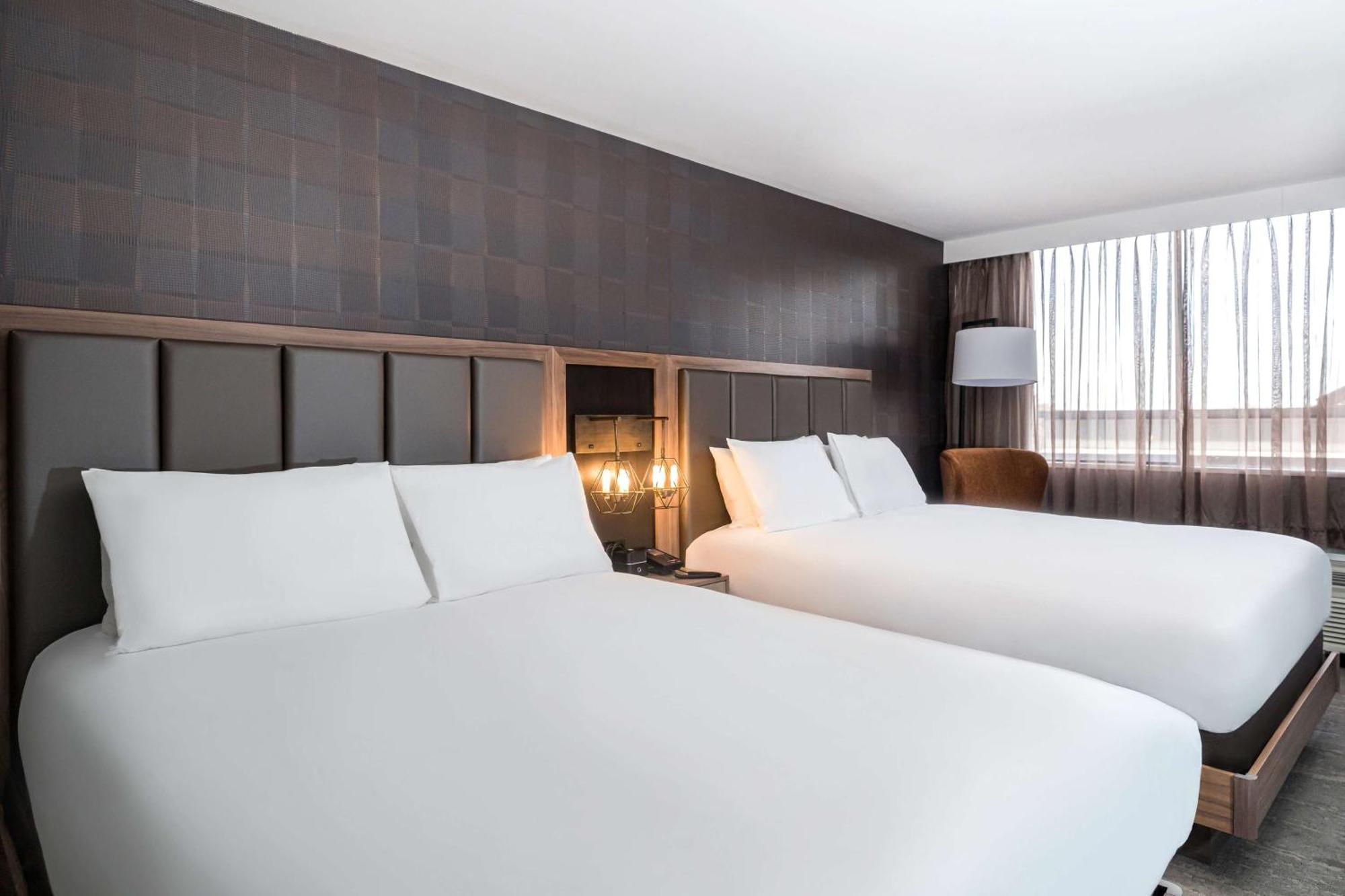 Отель Doubletree By Hilton Китченер Экстерьер фото