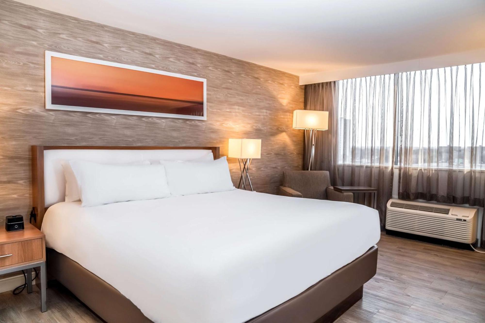 Отель Doubletree By Hilton Китченер Экстерьер фото