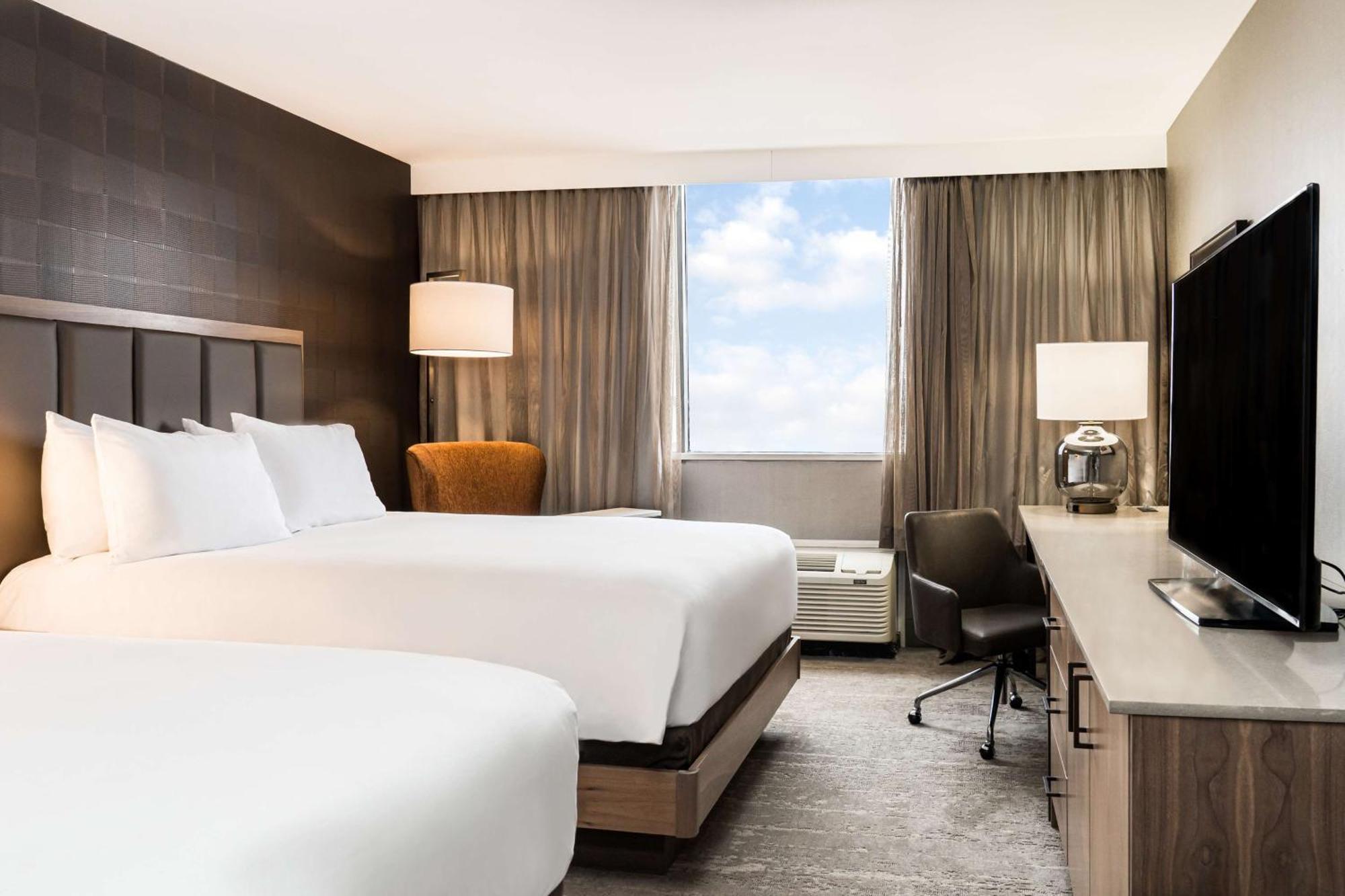 Отель Doubletree By Hilton Китченер Экстерьер фото