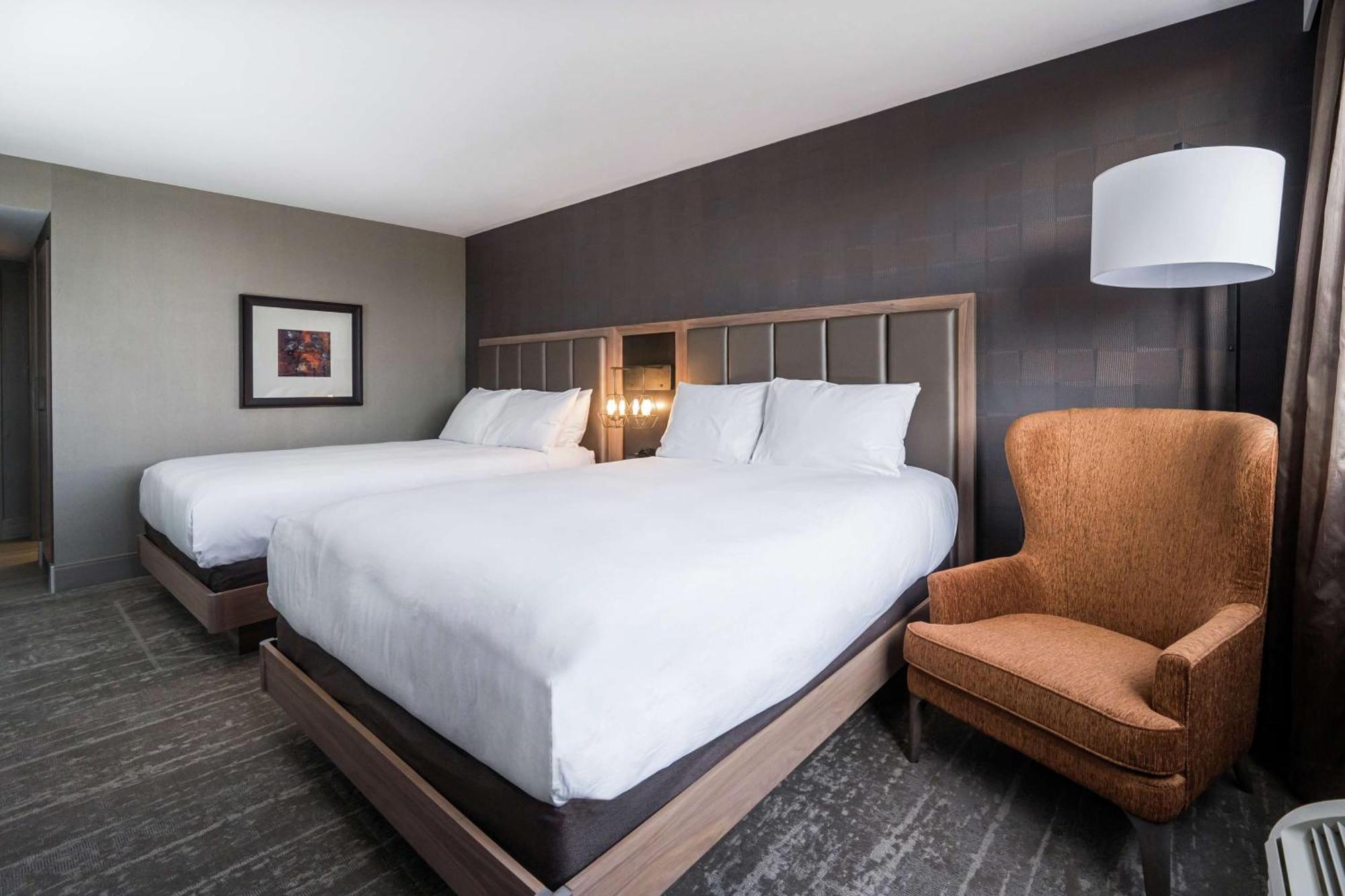 Отель Doubletree By Hilton Китченер Экстерьер фото