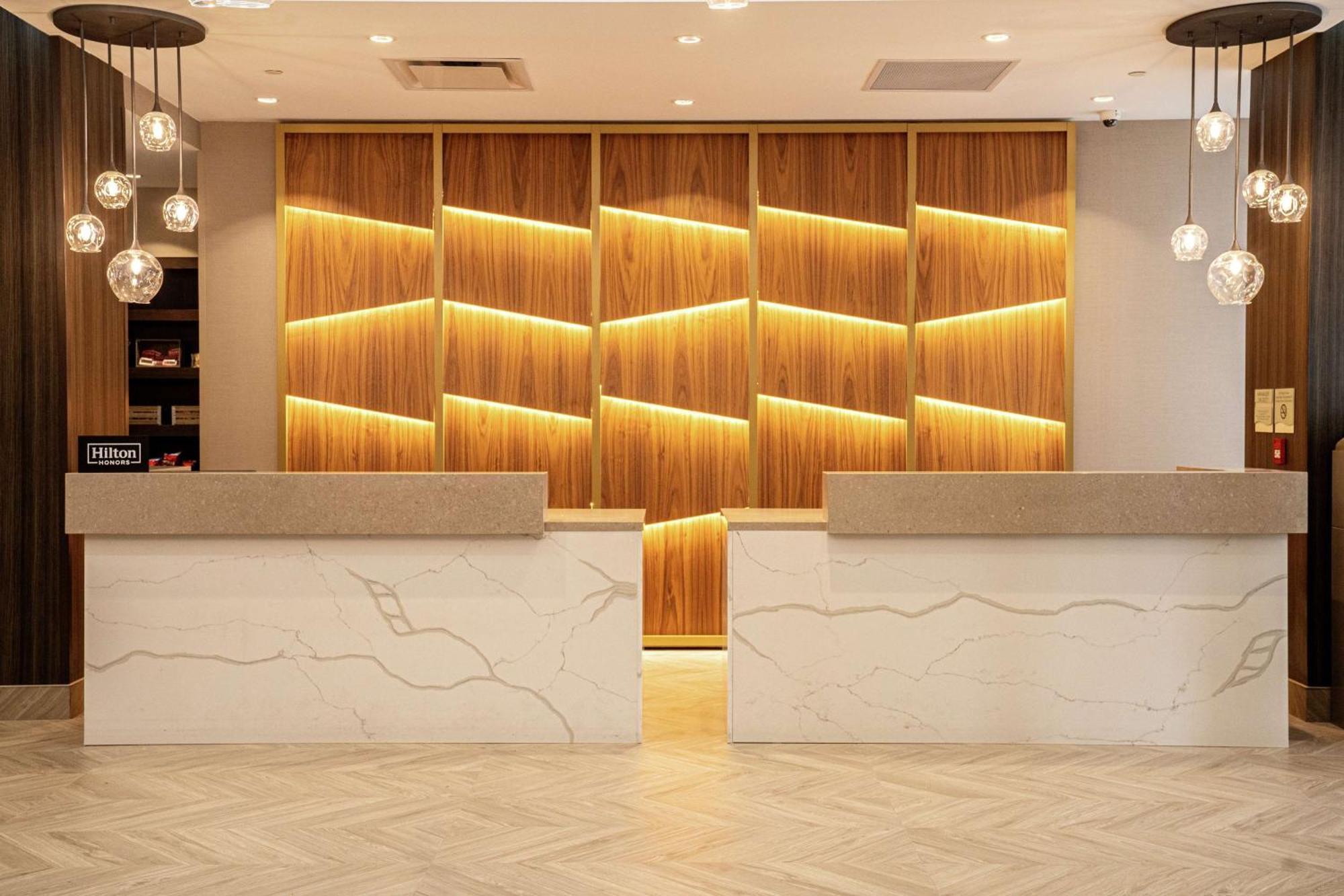 Отель Doubletree By Hilton Китченер Экстерьер фото
