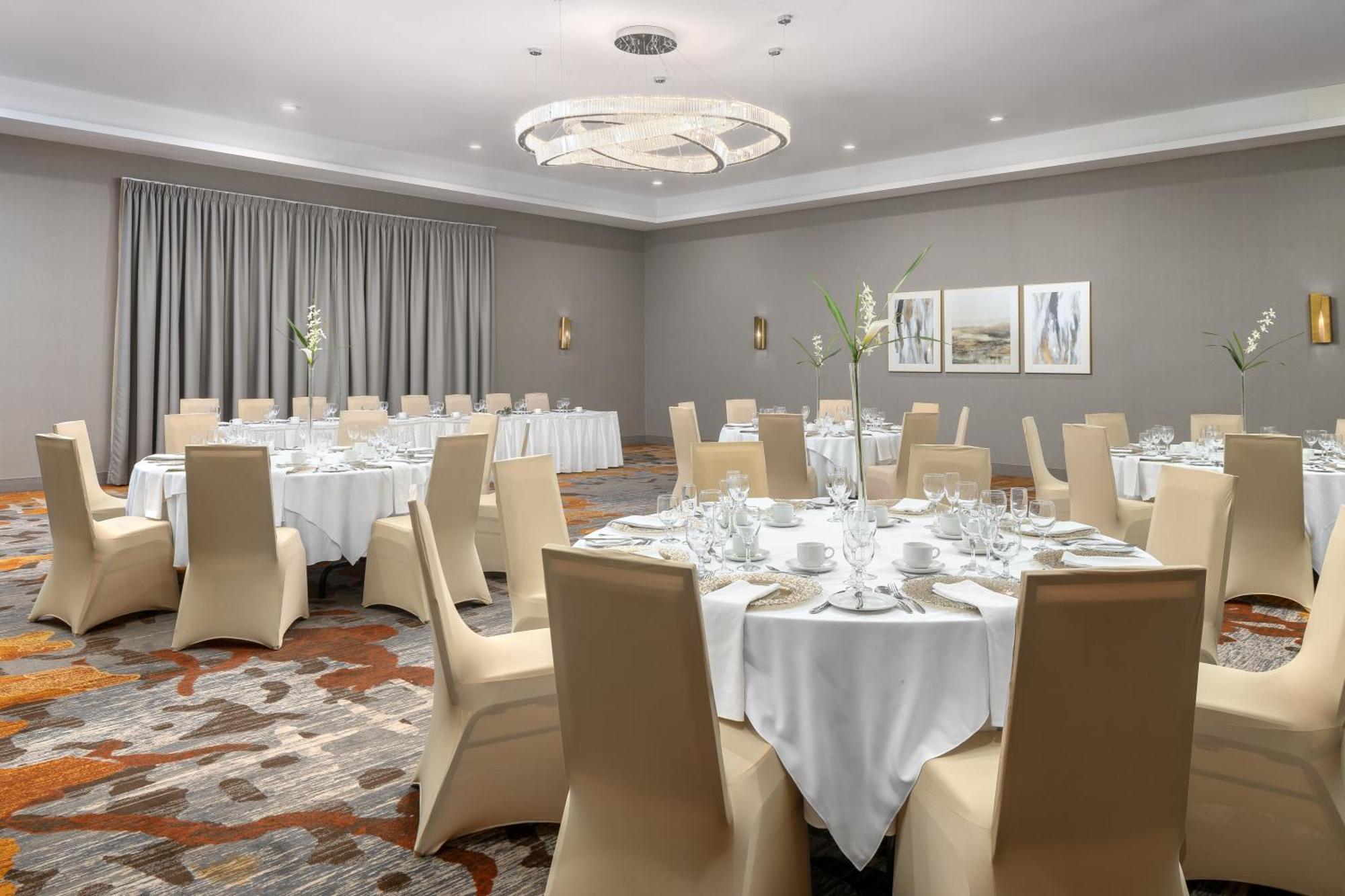 Отель Doubletree By Hilton Китченер Экстерьер фото