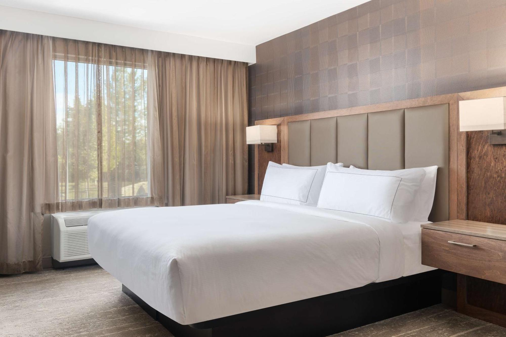 Отель Doubletree By Hilton Китченер Экстерьер фото