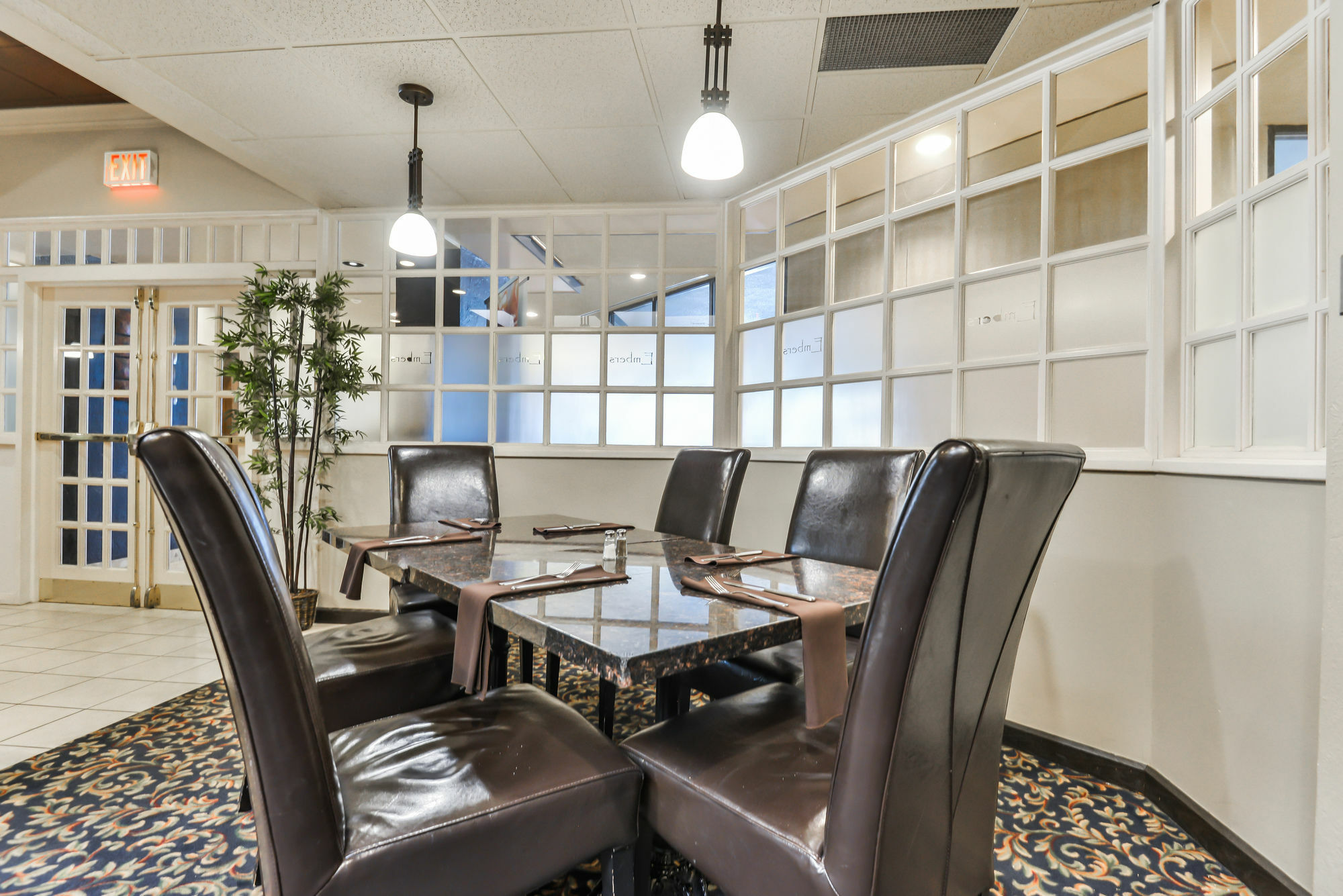 Отель Doubletree By Hilton Китченер Экстерьер фото